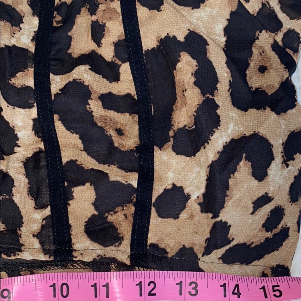 Leopard Crop Top!✨ - Picture 4 of 4